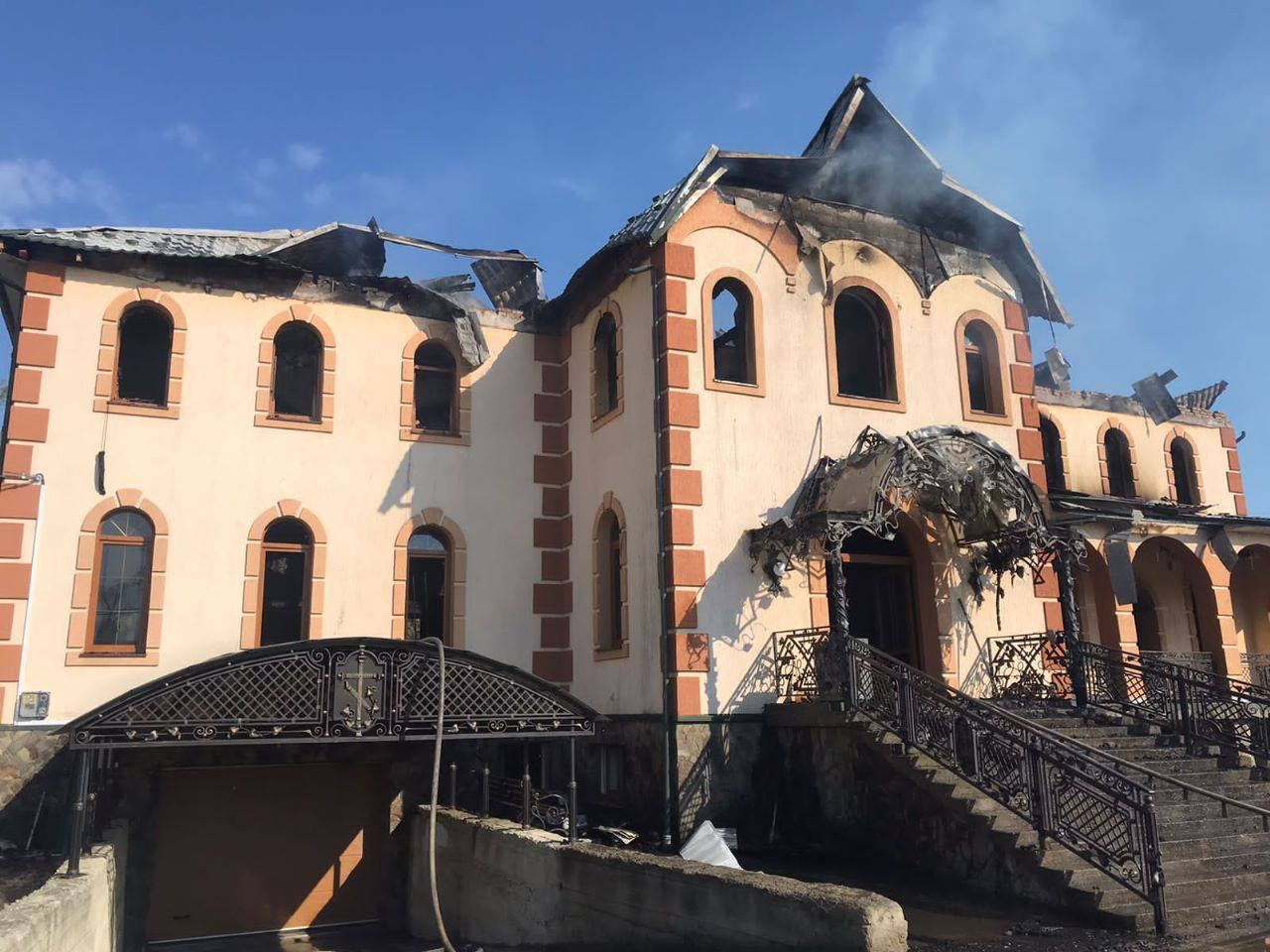 На Буковині чернець УПЦ МП вкрав гроші з церкви і підпалив храм із магазином (відео, фото)